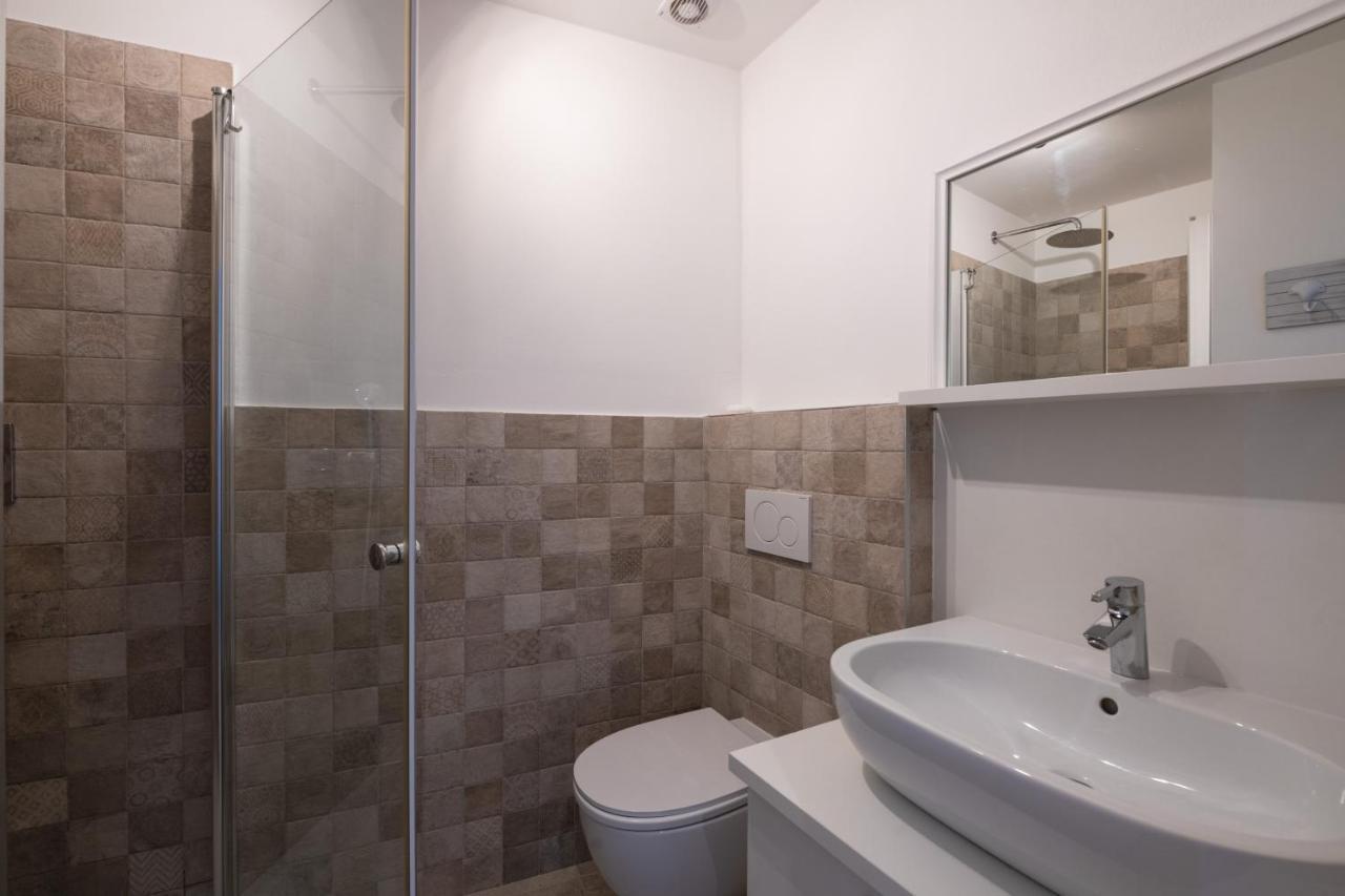 Blue Sea View Apartment Ровин Екстериор снимка