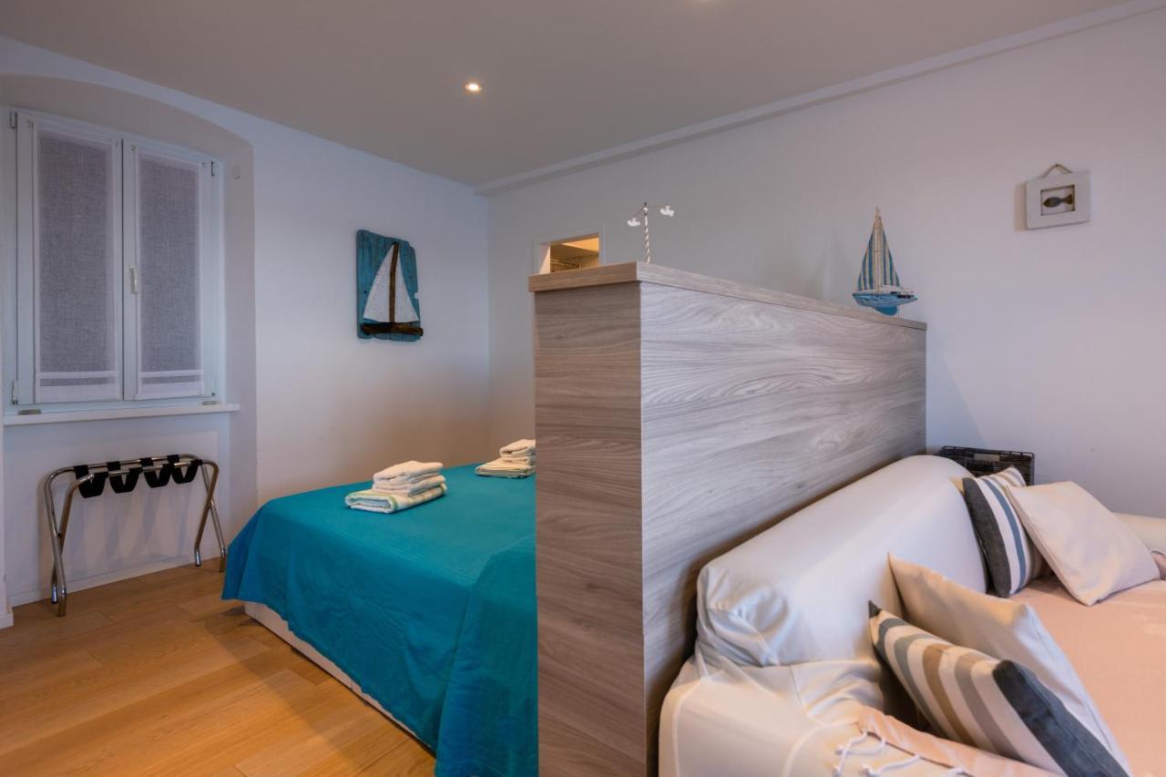 Blue Sea View Apartment Ровин Екстериор снимка