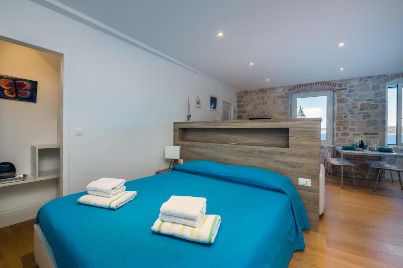 Blue Sea View Apartment Ровин Екстериор снимка