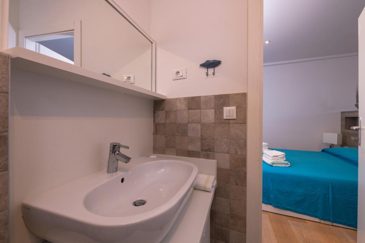 Blue Sea View Apartment Ровин Екстериор снимка
