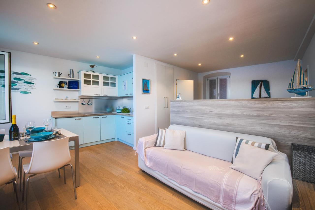 Blue Sea View Apartment Ровин Екстериор снимка