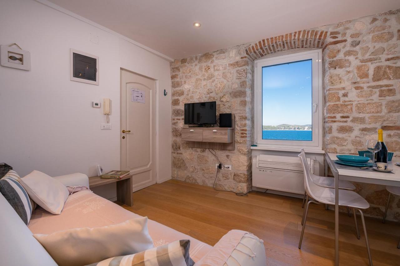 Blue Sea View Apartment Ровин Екстериор снимка